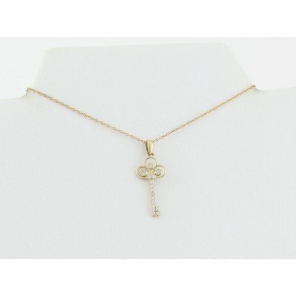 10k Yellow Gold Cubic Zirconia Key Necklace  18 inch chain - Picture 4 of 8